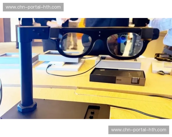 轻量化AR眼镜装备现场工作人员 第一视角直播辅助远程专家决策